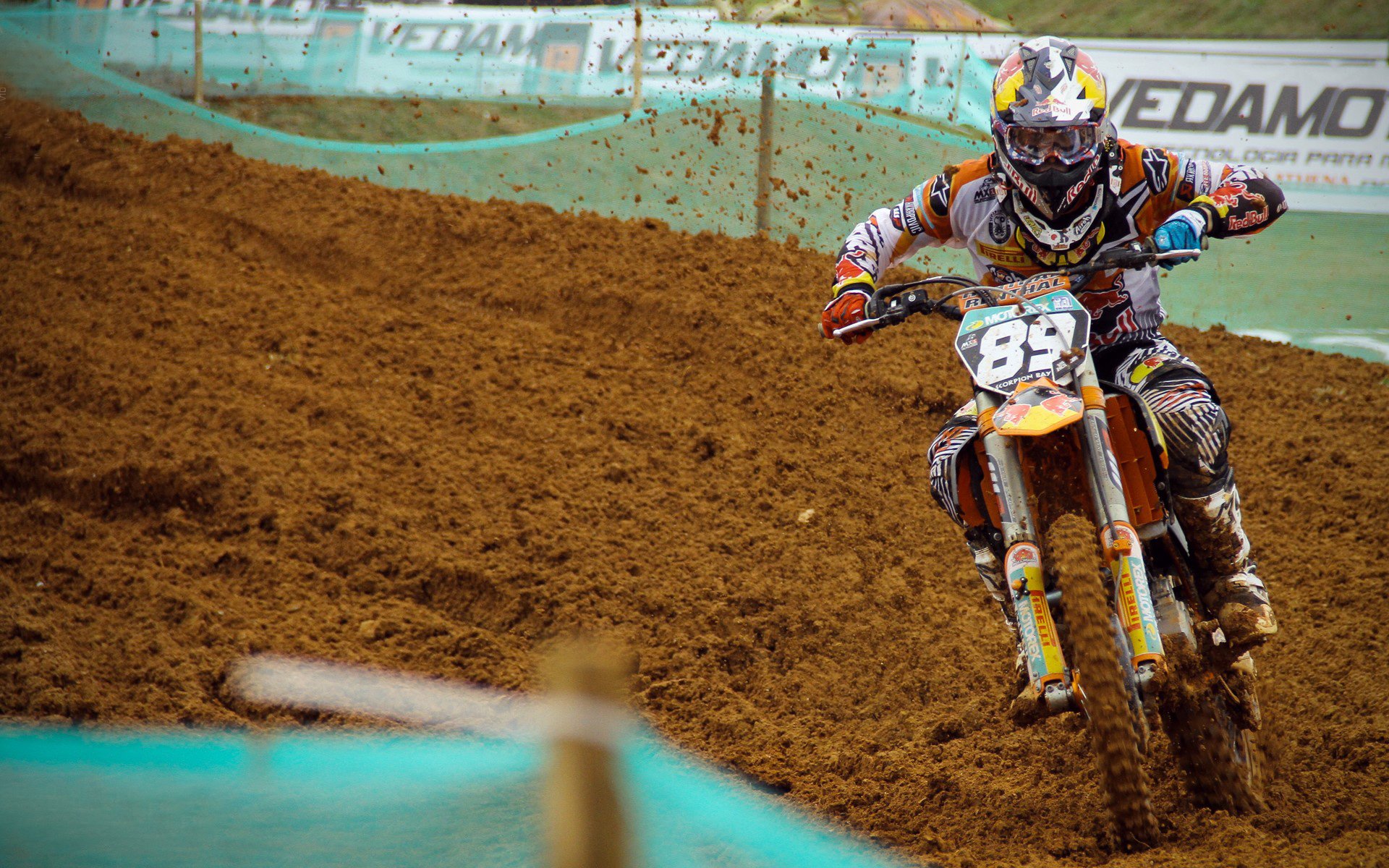 开云网站-球迷文化盛行，创意横幅点亮赛场，球队宣传文案