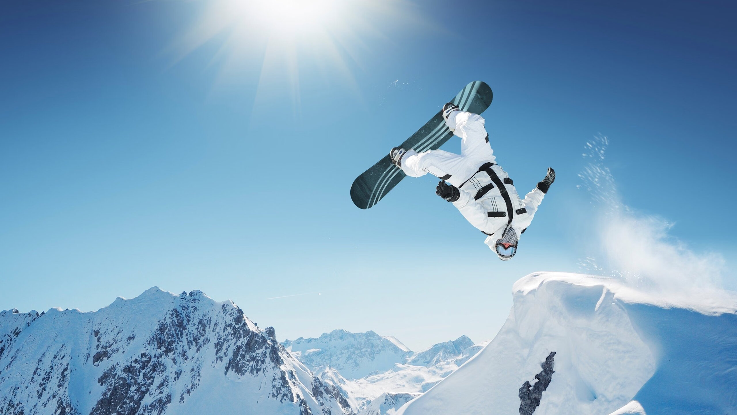 开云官网APP下载-西甲攻防一体：精彩瞬间轮番上演，西甲身体对抗